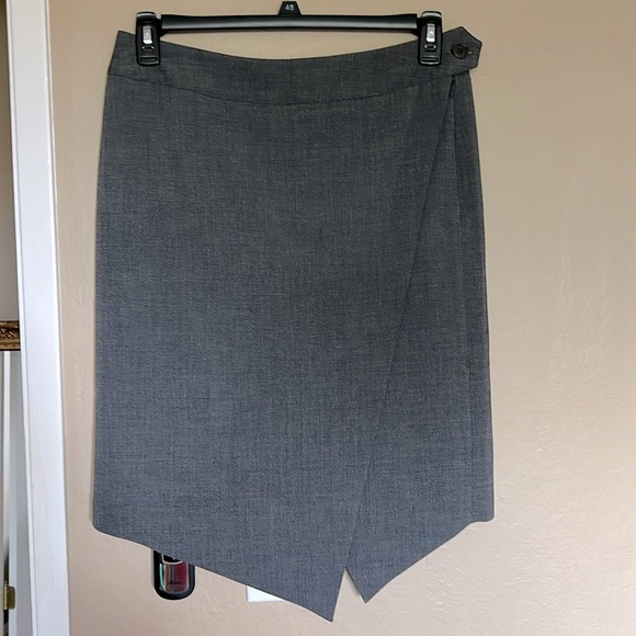 Max Studio Womens skirt faux wrap gray assymetric front design size 8 - Picture 3 of 15